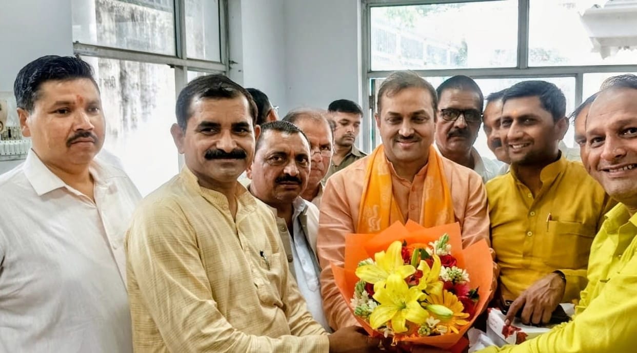 UP News: Shikshamitras insisted on paying honorarium in June