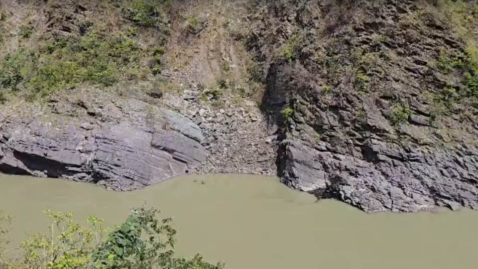 Devprayag Accident Innova Fall into ganga Eight People Had Set Out from Jaisalmer for Char Dham Pilgrimage
