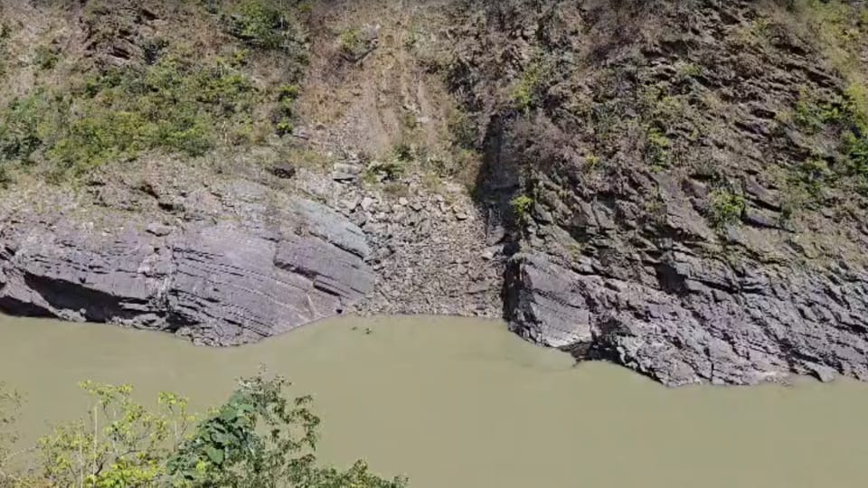 Devprayag Accident Innova Fall into ganga Eight People Had Set Out from Jaisalmer for Char Dham Pilgrimage