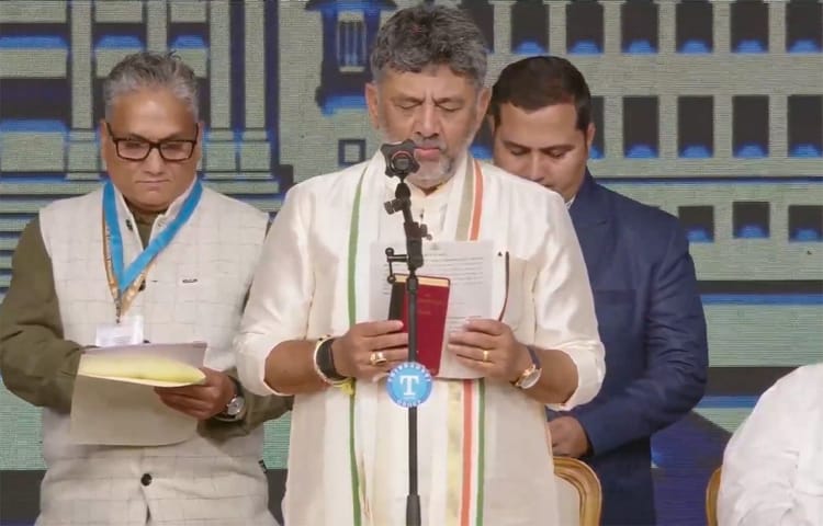 डीके शिवकुमार कर्नाटक के नए सीएम: पूर्व प्रधानमंत्री से लेकर भाजपा के वरिष्ठ नेता आमंत्रित, देखें कुछ झलकियां