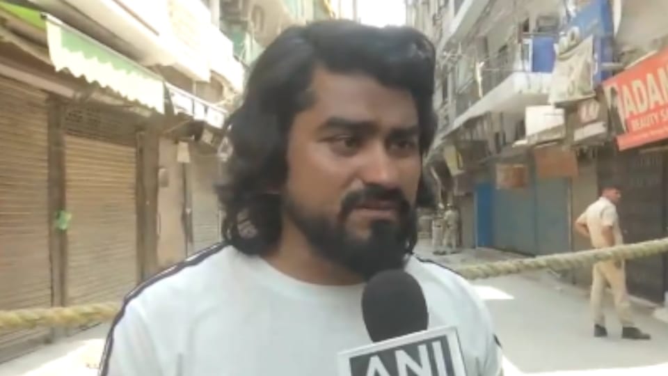 Delhi Fire Tragedy Electronic Lock at Exit Eyewitness Mansoor Hindered Escape know Full Details in Hindi