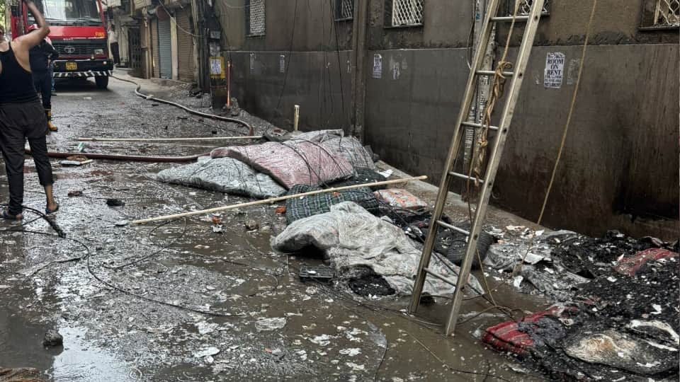 Delhi Fire Tragedy Massive Fire at Restaurant in Malviya Nagar Many Injured Know Details in Hindi