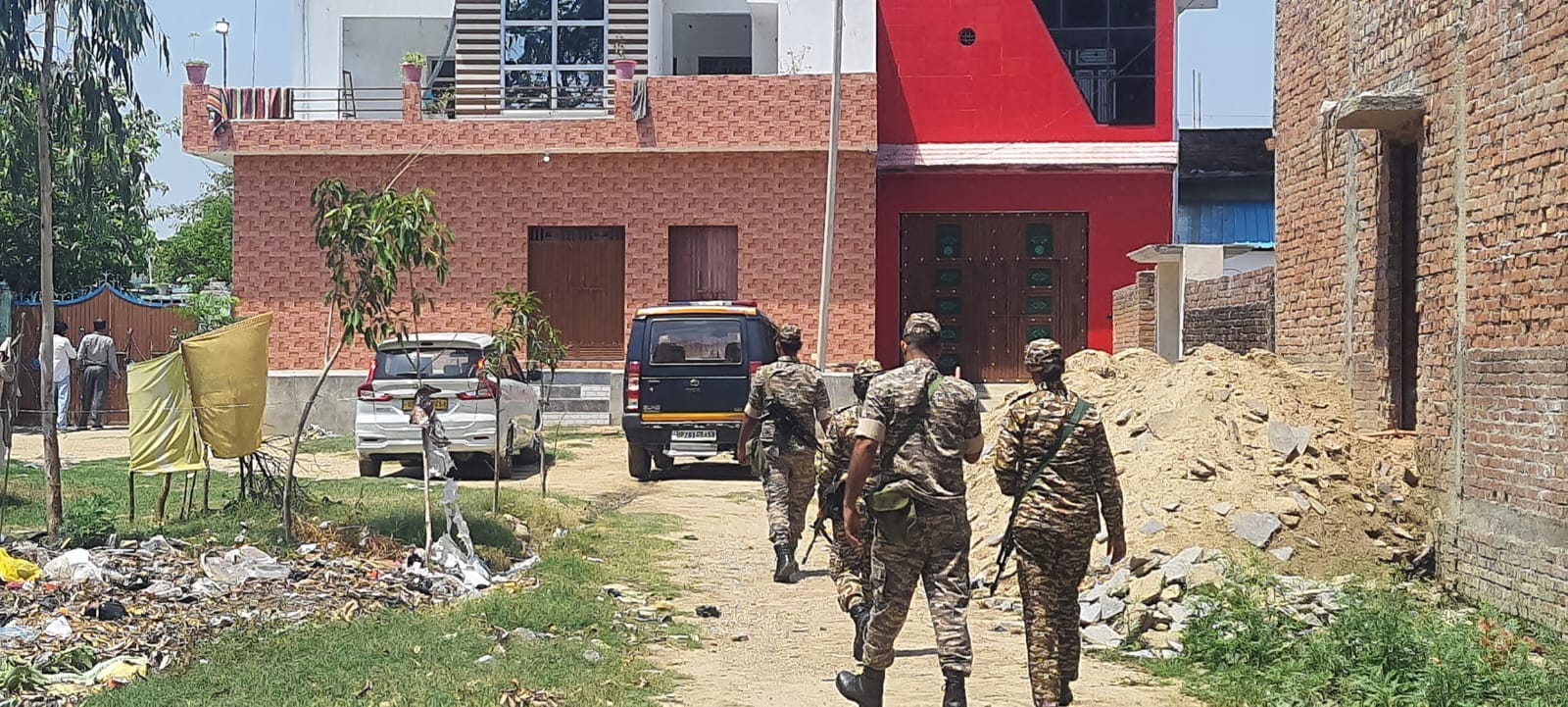 ED Team Conducts Raid in Bijnor, Shoe Trader Questioned Since Morning; Bank Officials Also Summoned