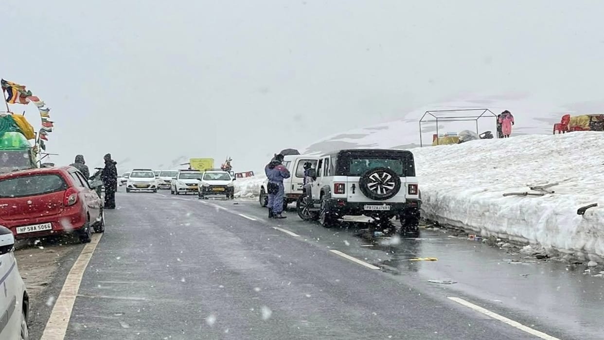 Himachal Weather:  Snowfall in Rohtang, Rains Manali; Alert Issued for Storms and Hailstorms in Five Districts
