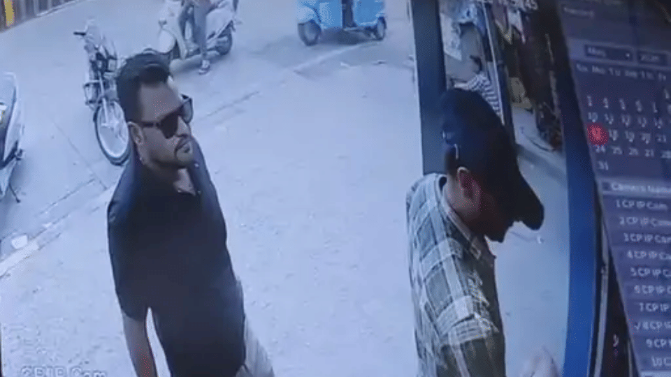 Indore news senior citizen cheated through ATM card swapping