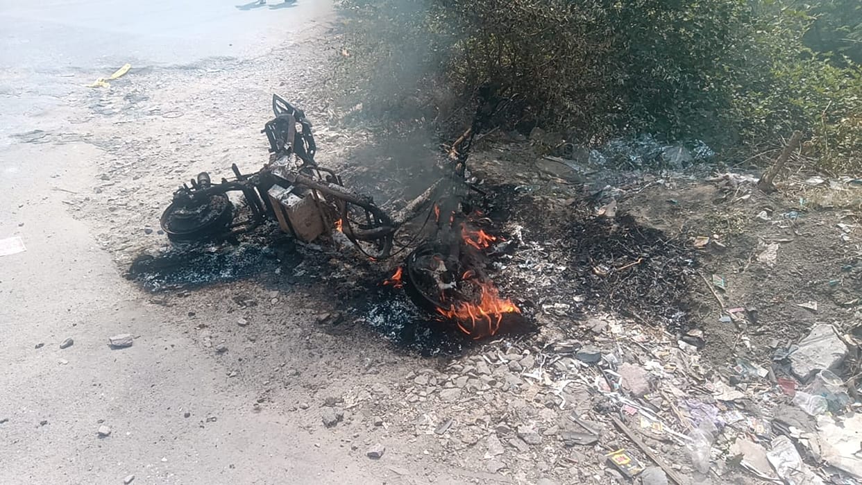 Kanpur Electric Scooter Catches Fire While in Motion Accident Caused by Short Circuit