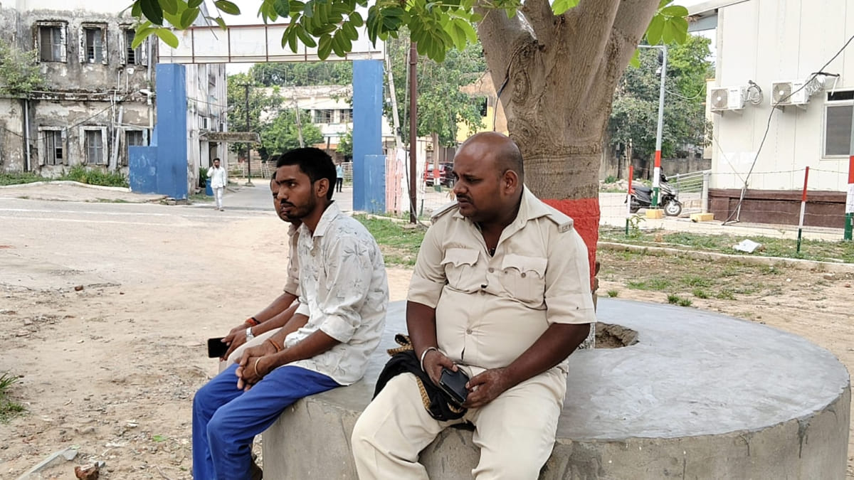 मौके पर मौजूद लोग