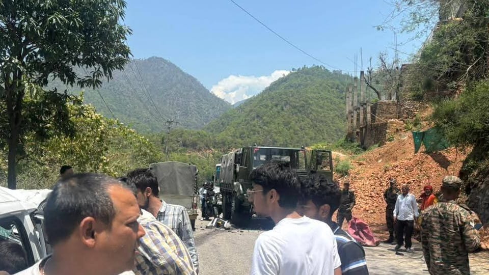 Accident in Rudraprayag Army Truck and Car Collide in Narkota  Five Injured, Two Referred to Srinagar
