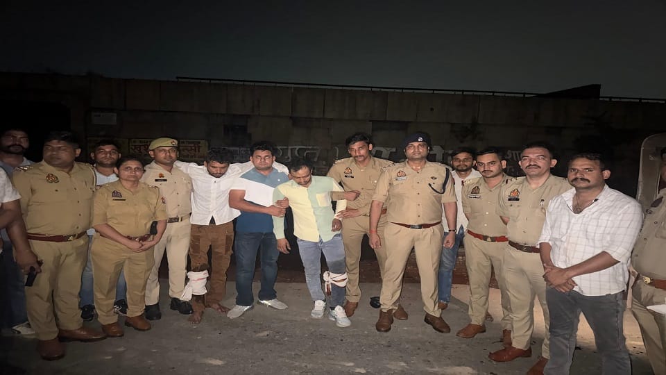 Chain Snatchers Who Robbed Tourist Near Taj Mahal Arrested After Police Encounter