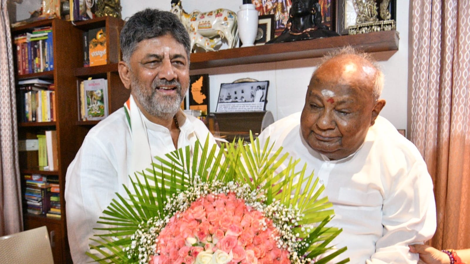 DK Shivakumar Karnataka New CM From Former Prime Ministers to Senior BJP Leaders Invited photo gallary