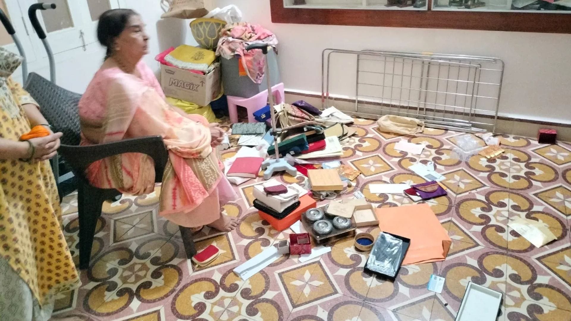 पूर्व राज्यमंत्री राजेश अग्रवाल के घर बड़ी चोरी