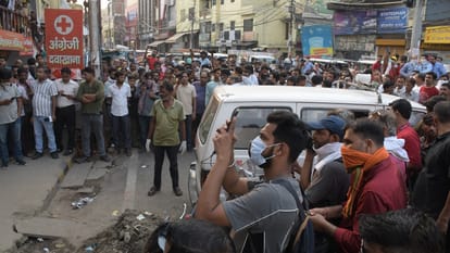 Prayagraj Mass Murder Bunty-Babli Daughter-in-Law Killed Note Written on Cardboard Found Near Bodies UP News