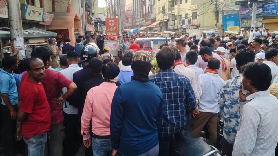 Prayagraj Mass Murder Bunty-Babli Daughter-in-Law Killed Note Written on Cardboard Found Near Bodies UP News