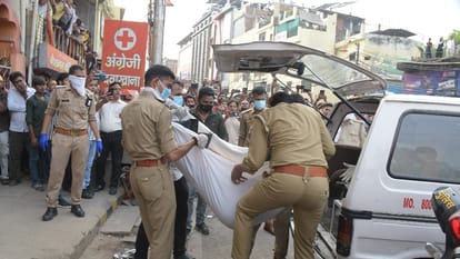 Prayagraj Mass Murder Bunty-Babli Daughter-in-Law Killed Note Written on Cardboard Found Near Bodies UP News