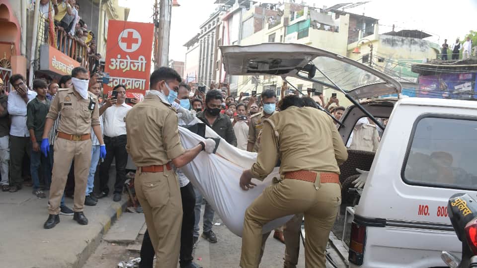 Prayagraj Mass Murder Businessman And his wife son and daughter killed bodies found in locked house Full story