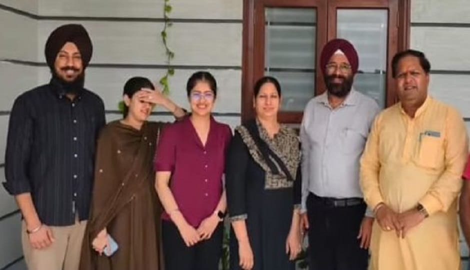 Jasmeet Kaur of Rudrapur became the state topper in the PCS exam