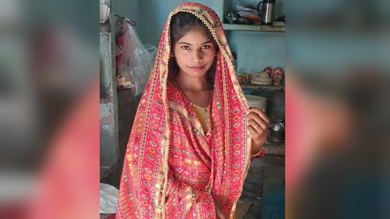 Dead body of a married woman found hanging three days ago, police engaged in investigation