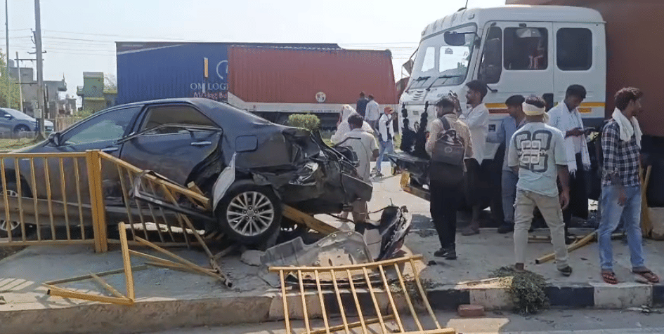 Out-of-Control Truck Triggers Major Highway Crash in Chhata, Two Critically Injured and Traffic Jammed
