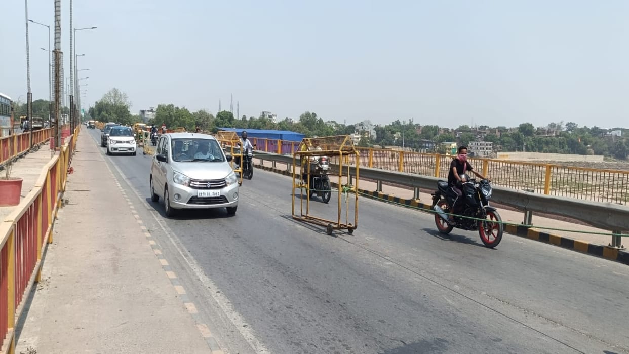 Prayagraj: Barricading done on one lane of Shastri Bridge, diversion plan issued
