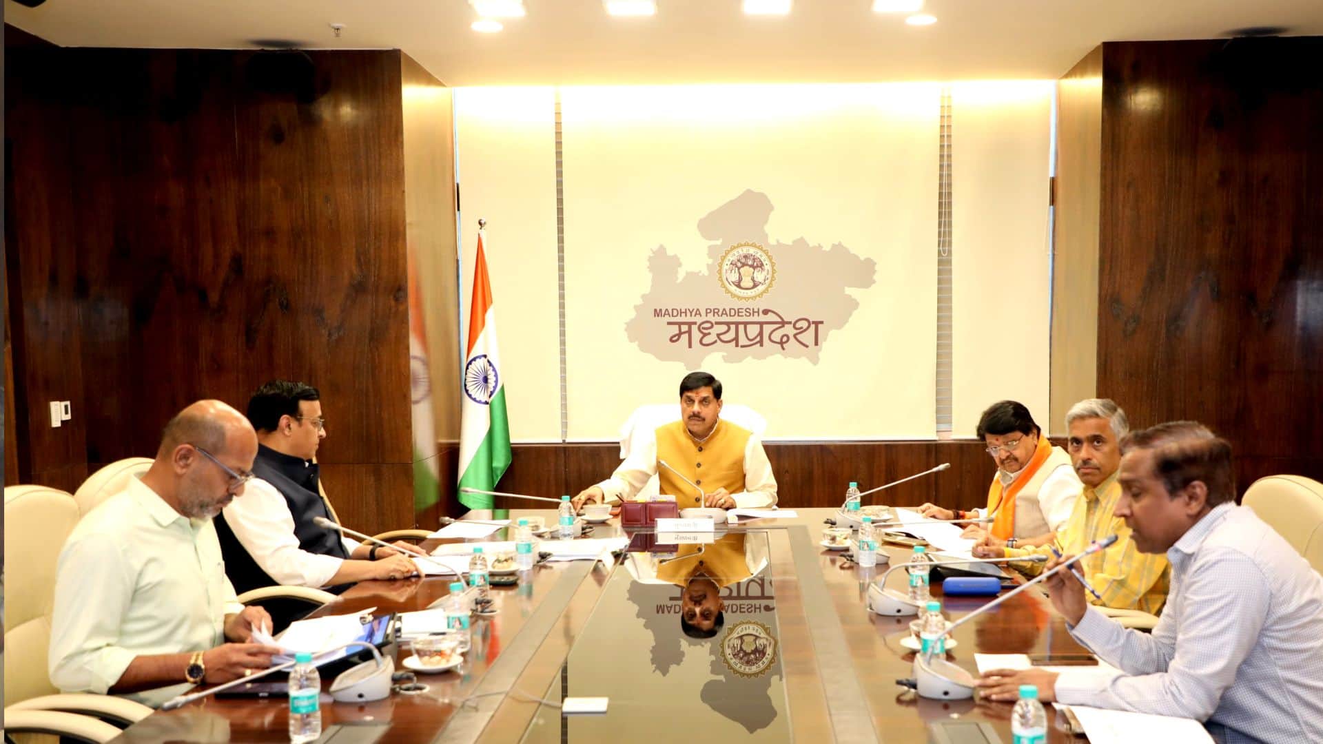 भोपाल और इंदौर मेट्रो प्रोजेक्ट की सीएम ने की समीक्षा