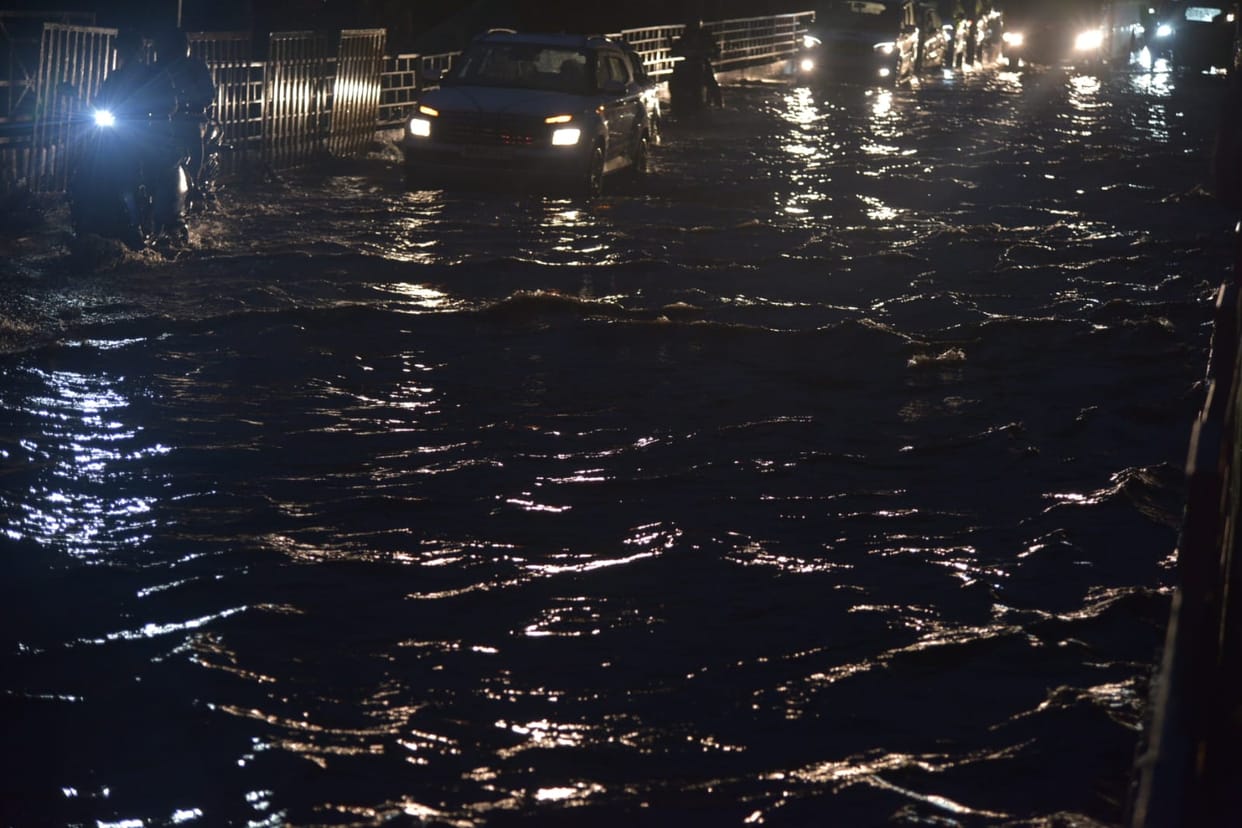Weather: Storm and Rain Disrupt Power and Traffic Systems in Bhopal; 300 Power Feeders Down, Trees Uprooted at