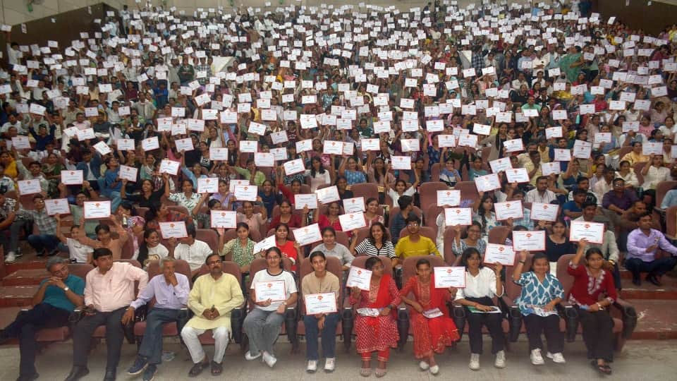 Over 1200 Students Honoured at Bhavishya Jyoti Merit Award Ceremony in Agra