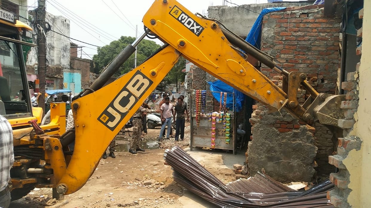 BDA Bulldozer Run Over Illegal Structures in Bareilly