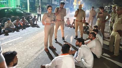 ABVP Workers Stage Midnight Protest Outside Police Station Over Alleged Misconduct by Sub-Inspector