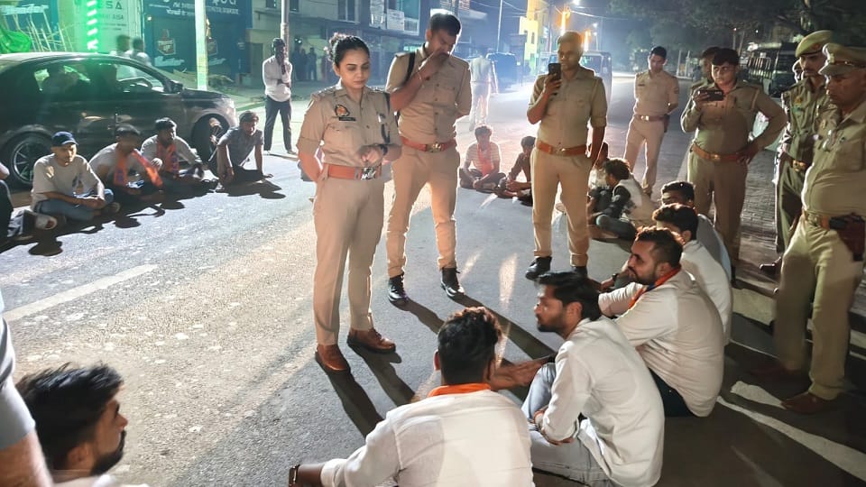 ABVP Workers Stage Midnight Protest Outside Police Station Over Alleged Misconduct by Sub-Inspector