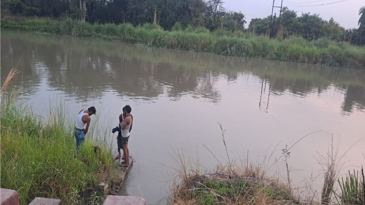 Two youths drowned in Ganga Canal at different places one died