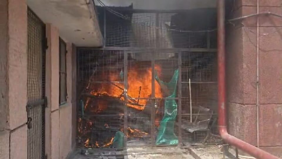 Fire broke out in the store room of Hathras District Hospital