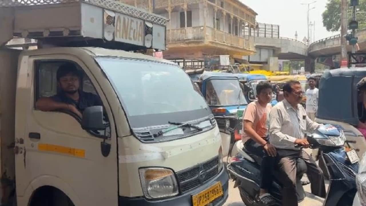 चौपुला पुल के पास लगा जाम