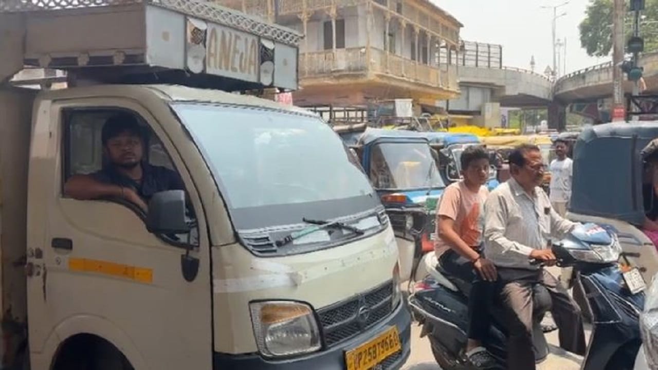 चौपुला पुल के पास लगा जाम
