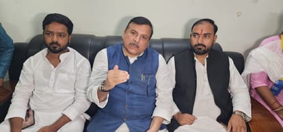 पत्रकार वार्ता में बोलते आप सांसद संजय सिंह