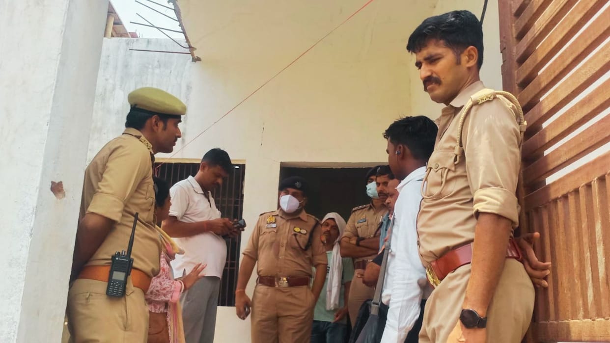 Dead Bodies of two youths found under suspicious circumstances in Varanasi