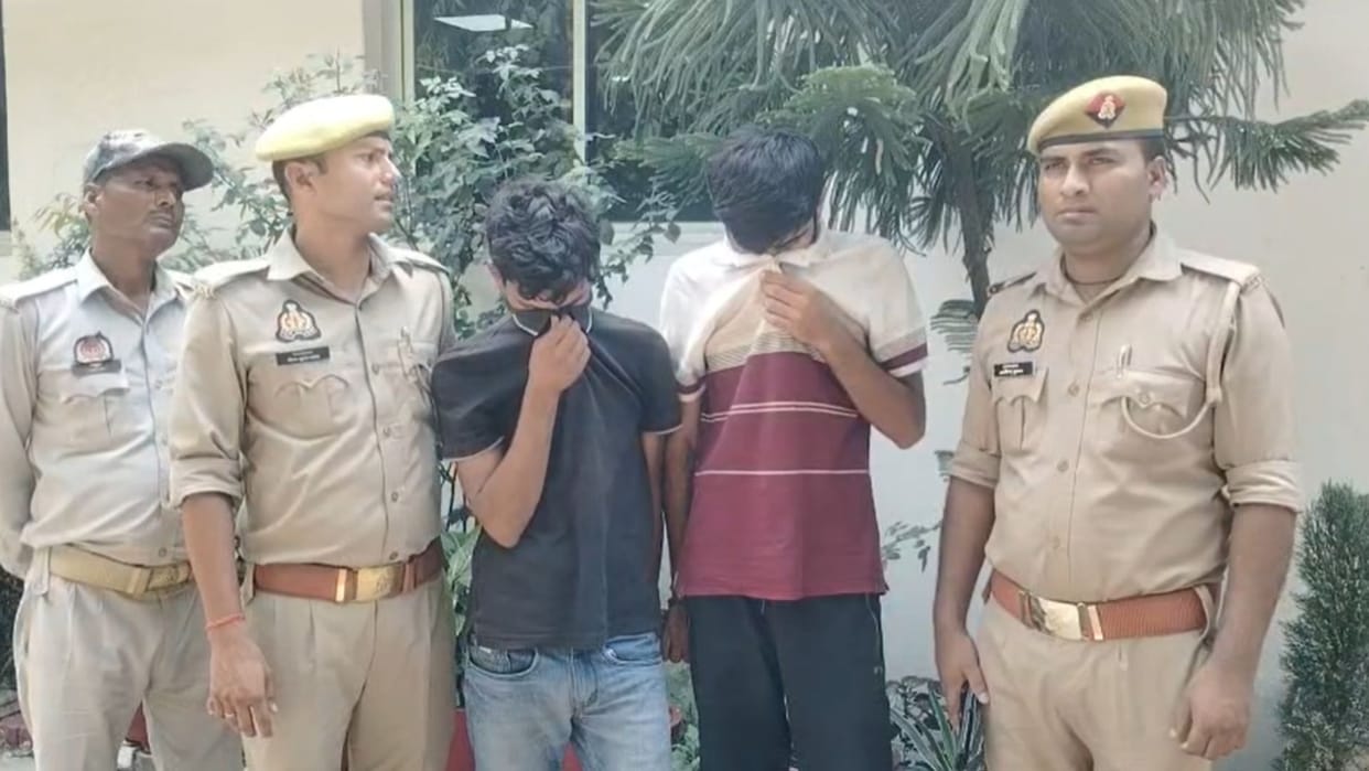 Smuggling of Beer Worth ₹61 Lakhs Uncovered Under Guise of Chaff Two Interstate Smuggler Arrested in chandauli