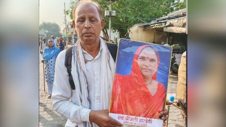 Husband circumambulation carrying photograph of late wife