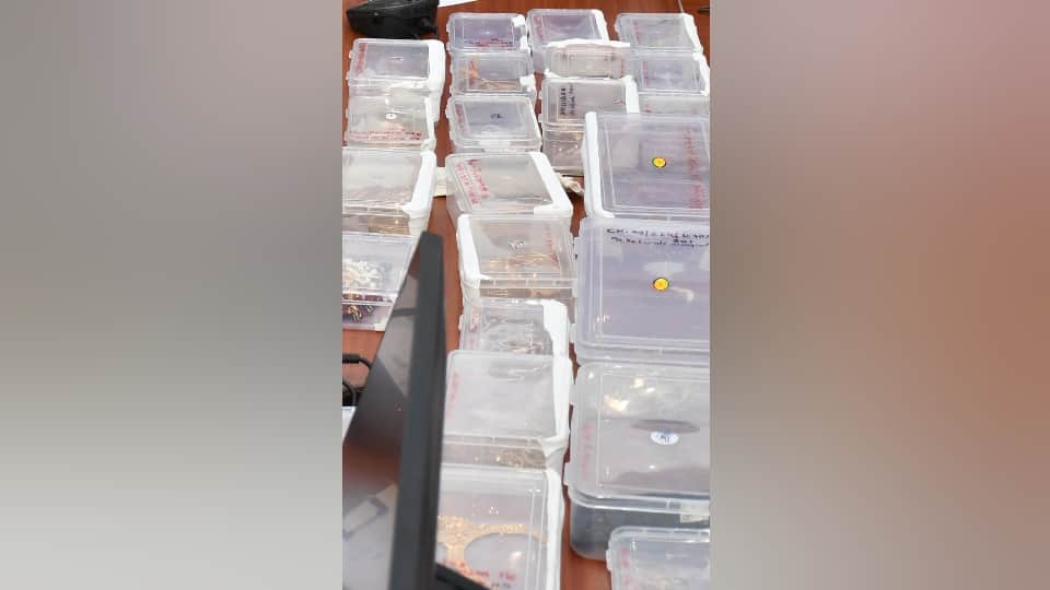 Prayagraj Family Murder Case Shops opened numbers found on accused mobile phone are being investigated