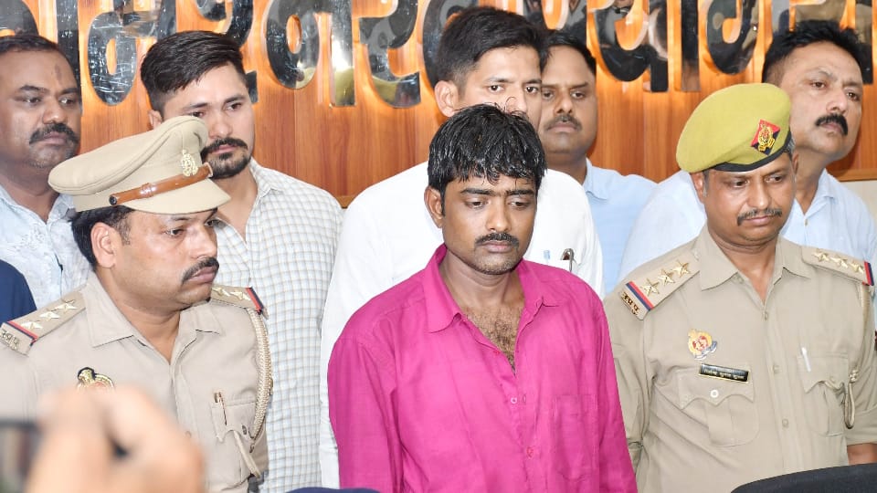 Prayagraj Mass Murder Son Kill Parents and Sister with Friend Son Also Killed During Dispute Jewelry Division