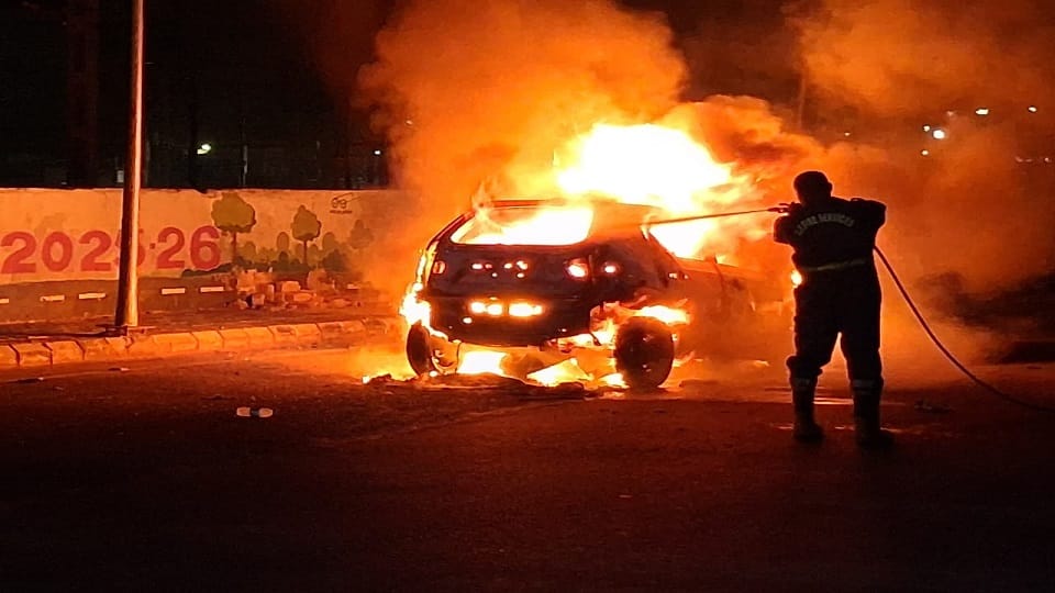 A short circuit caused a fire in a moving car