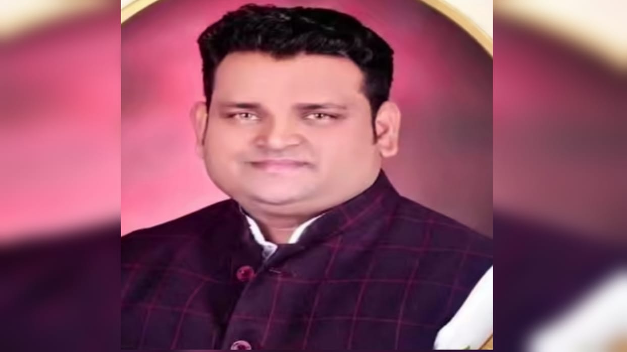 SP Lohia Vahini state secretary dies in a road accident, the accident took place late night in Civil Lines.