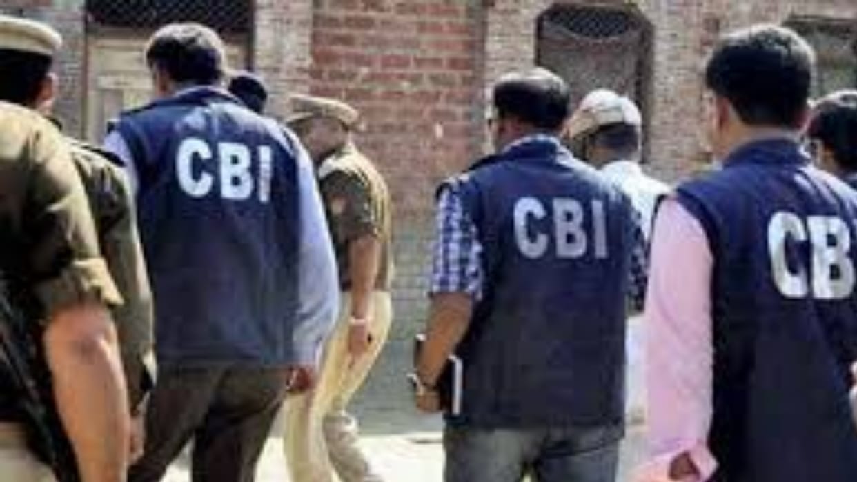 CBI nabbed two BSNL engineers in Bhopal while accepting a bribe of ₹1.50 lakh.