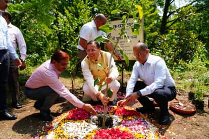 Dehradun News work for 3B Garden begins at CM House CM Dhami plants a Krishna Vat Plant