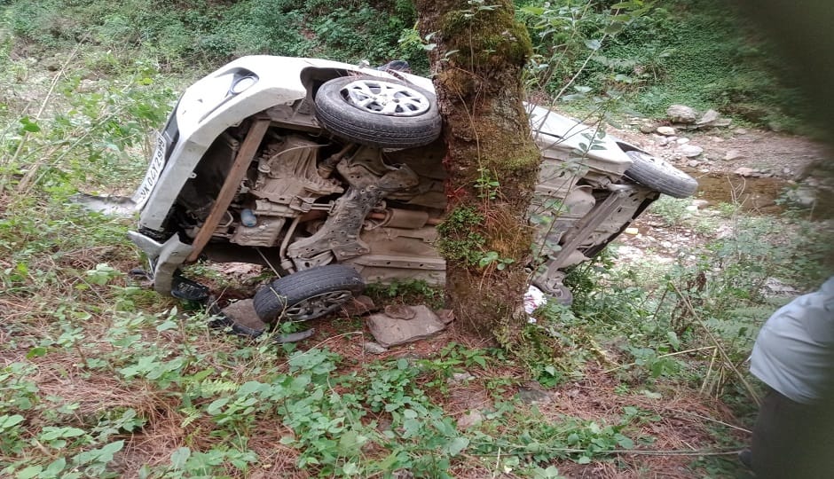 Car falls into ditch on Almora-Sheraghat road, one dead, two injured