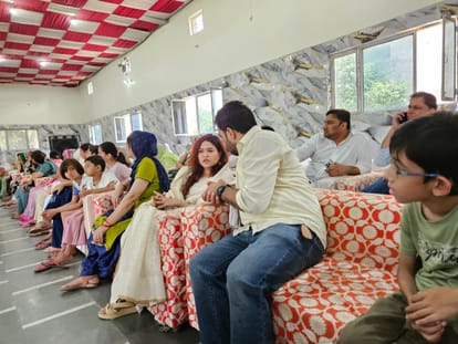 UP: Brajbhusharan Singh's daughter Shalini, who also has a stake in the literary world, arrived at Surya's hom