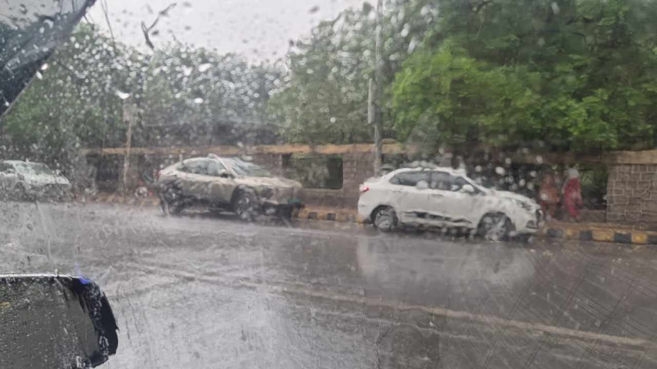 Rain Alert Intermittent rain continues in Delhi-NCR