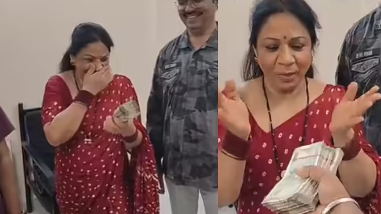Viral Video Of Iim Graduate Son Flew To Pune To Gifts Parents Cash Of His First Salary