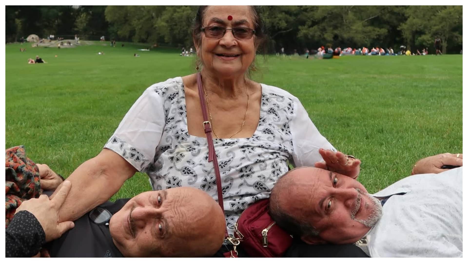 anupam kher wishes mother dulari happy birthday with lovely and emotional note share photos