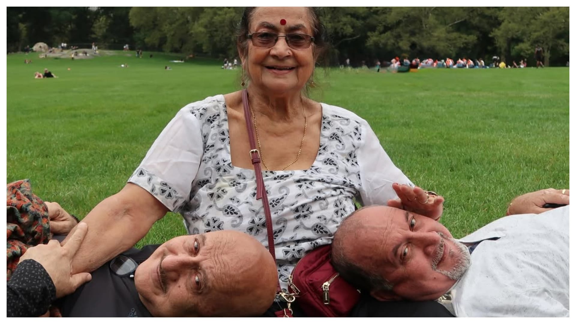 anupam kher wishes mother dulari happy birthday with lovely and emotional note share photos