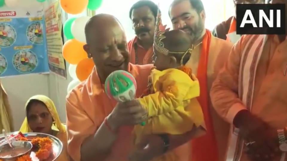 CM Yogi Adityanath arrives in Gainsari at Balrampur